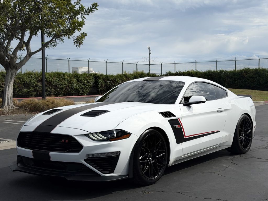 Photo 2 of this FORD MUSTANG