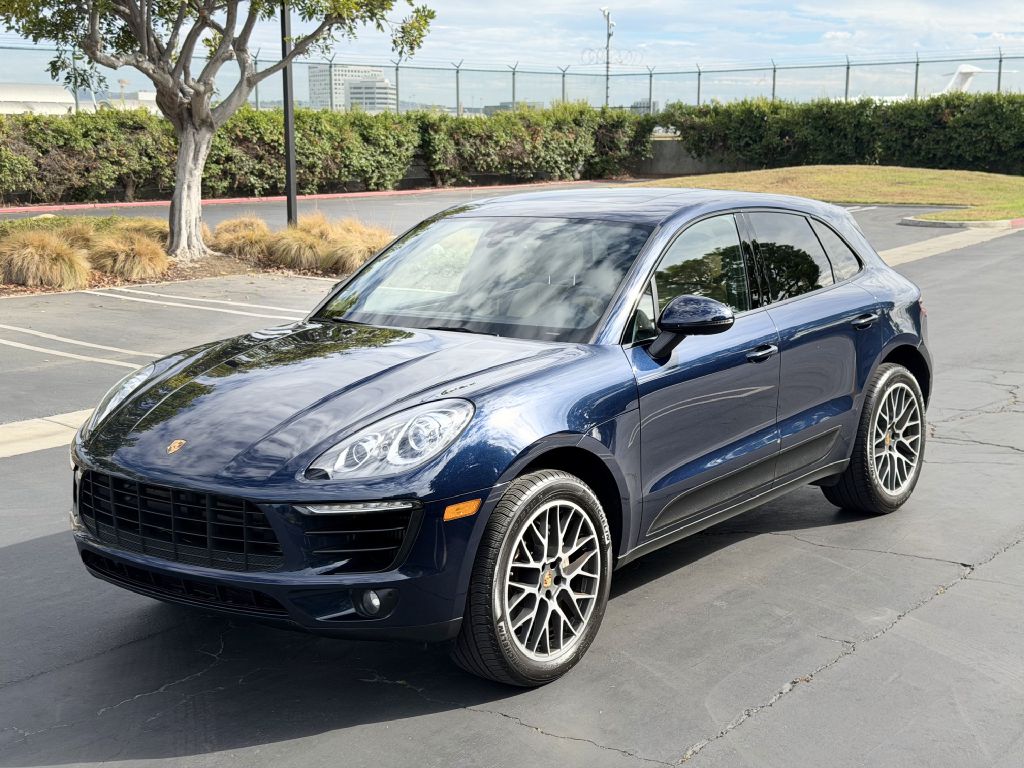 Photo 2 of this PORSCHE MACAN