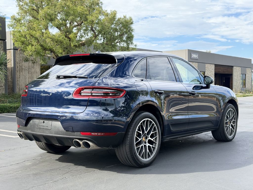 Photo 5 of this PORSCHE MACAN
