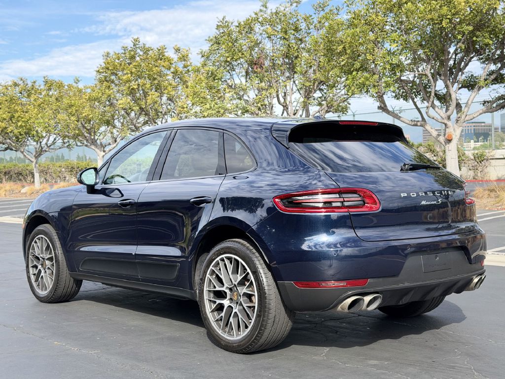 Photo 7 of this PORSCHE MACAN
