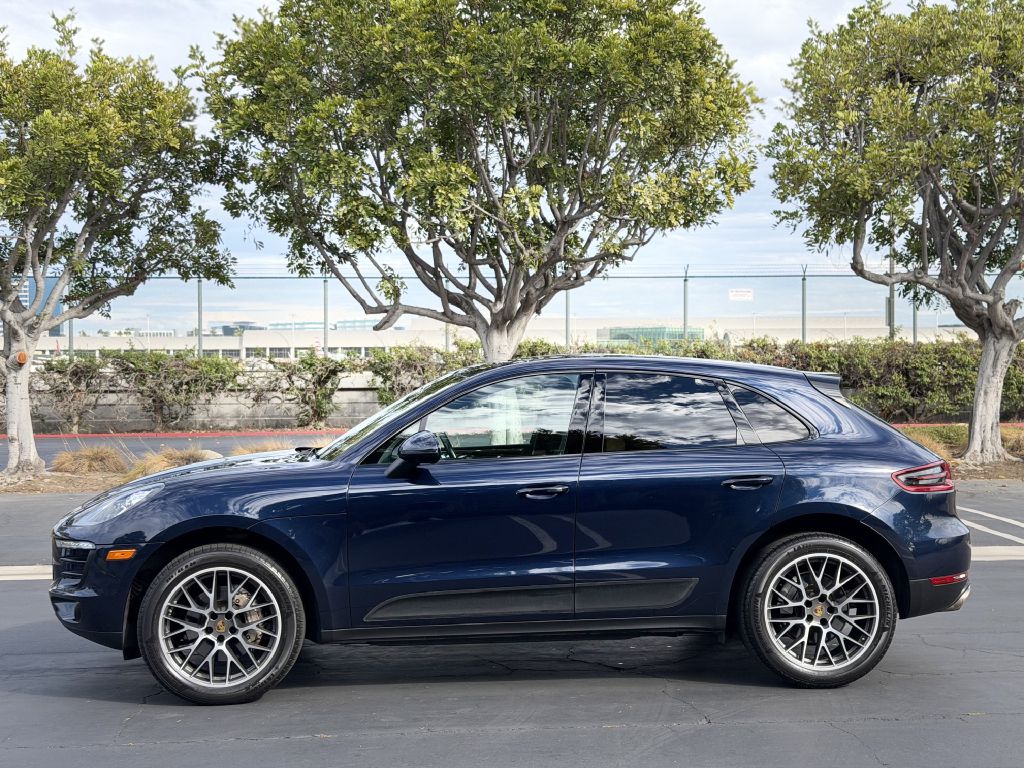 Photo 8 of this PORSCHE MACAN