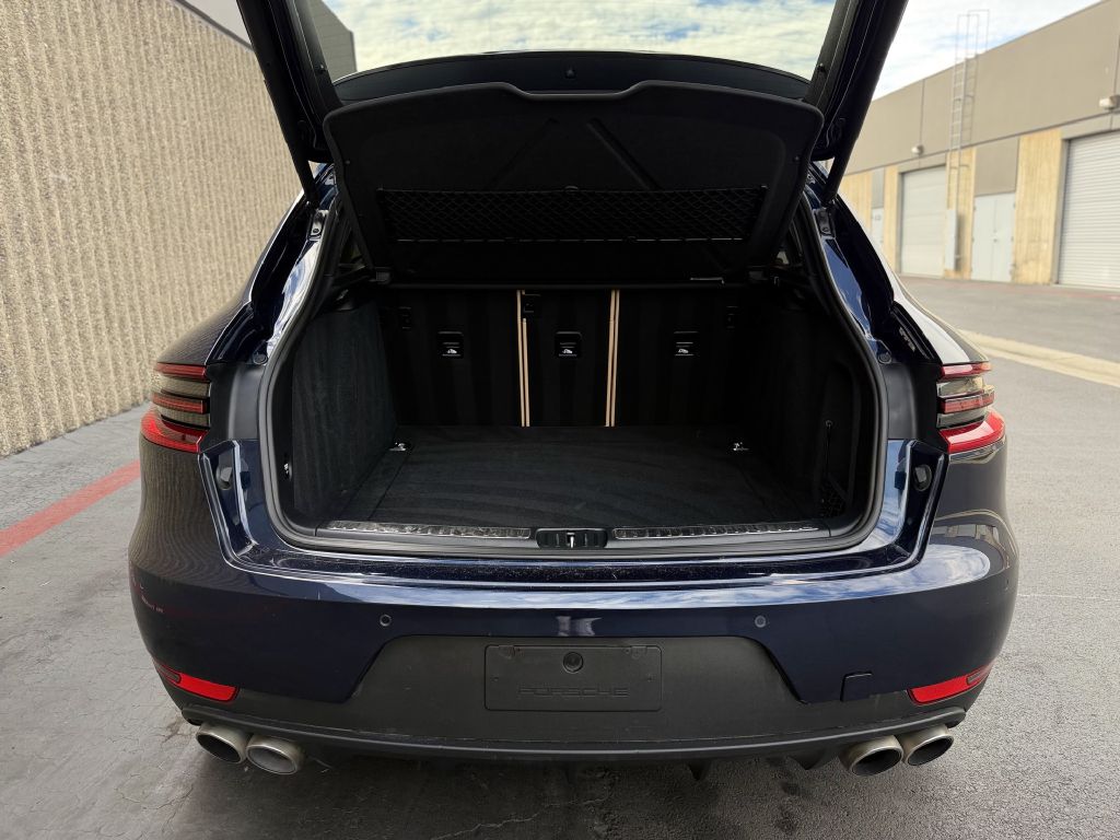Photo 17 of this PORSCHE MACAN