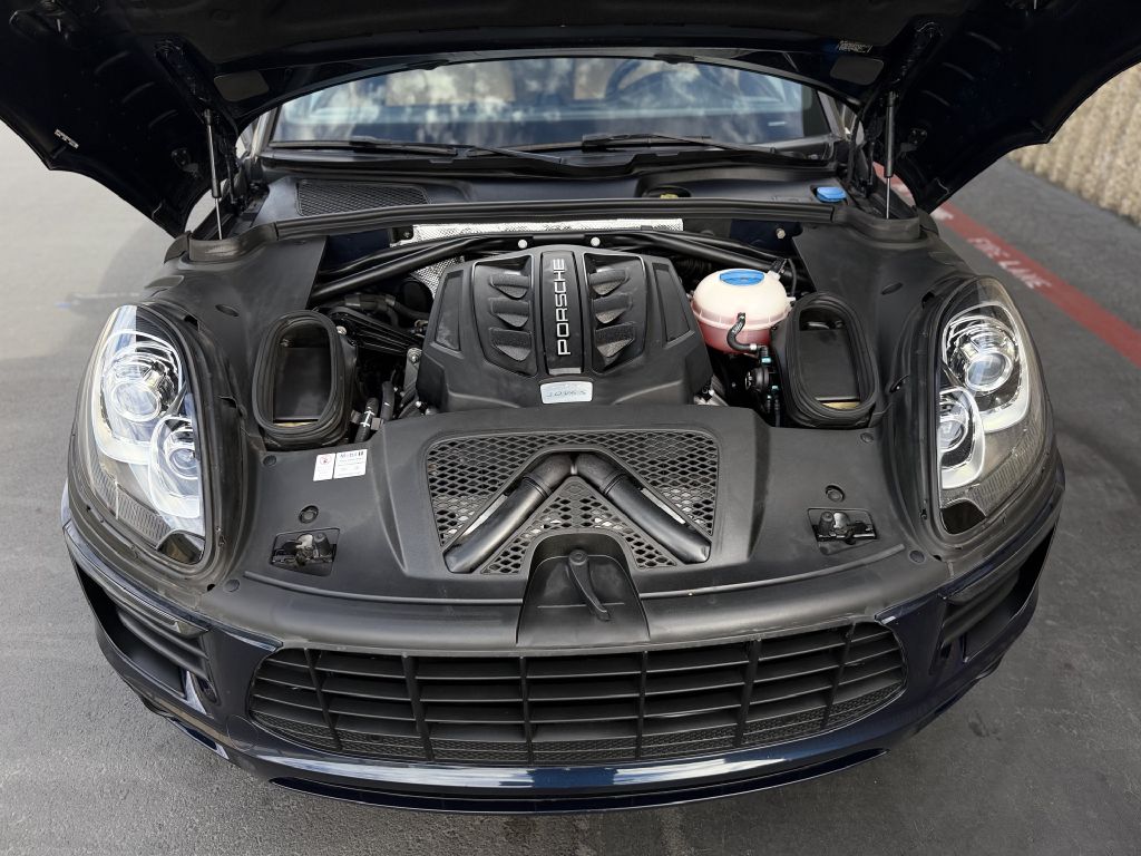 Photo 22 of this PORSCHE MACAN