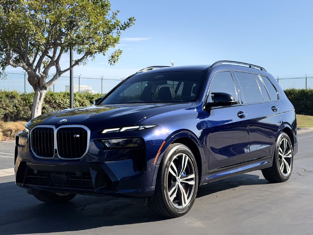 Photo 2 of this BMW X7