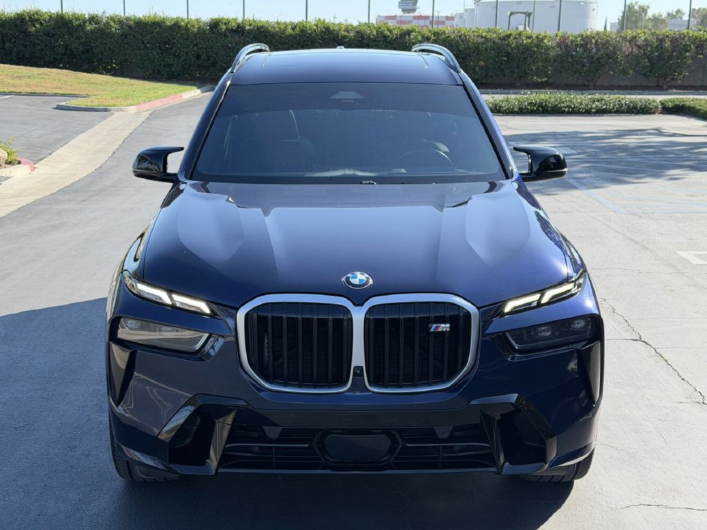 Photo 3 of this BMW X7