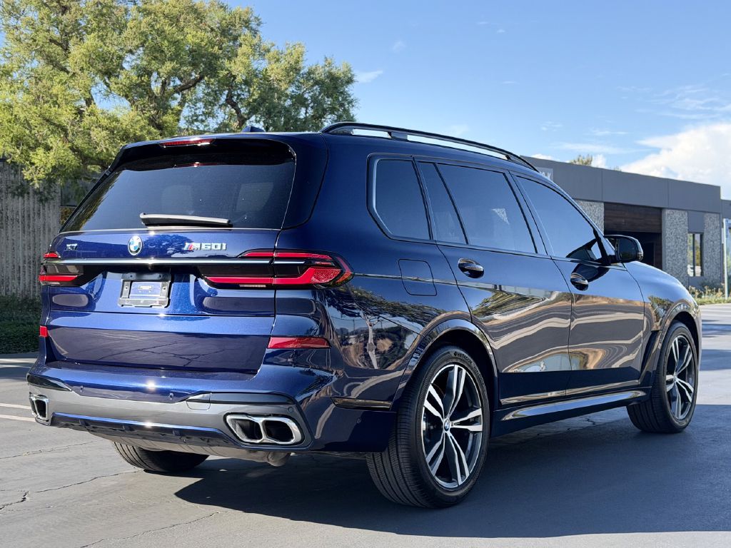 Photo 4 of this BMW X7