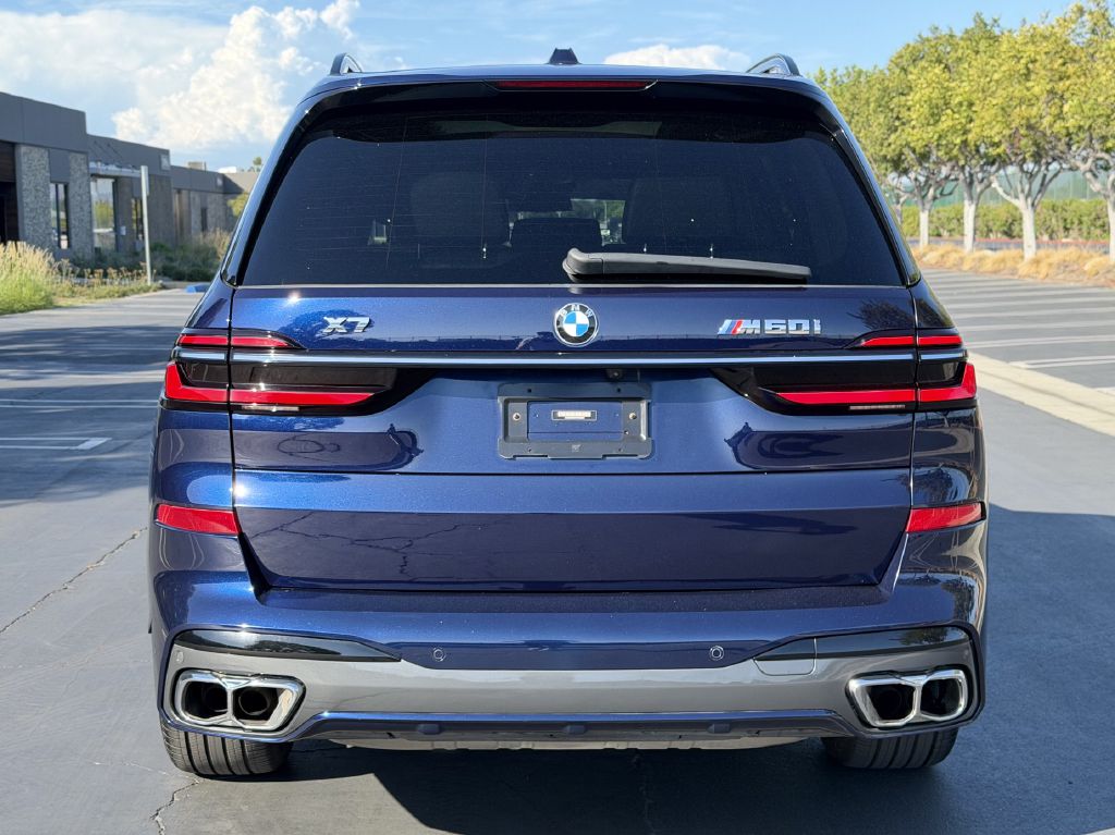 Photo 5 of this BMW X7
