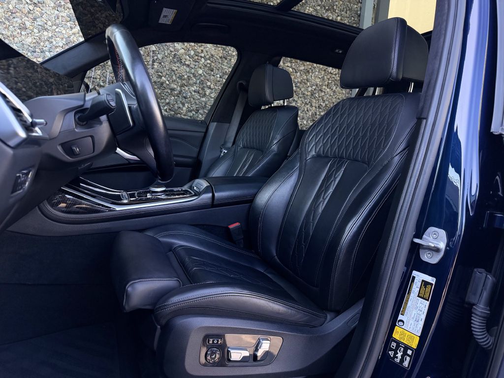 Photo 15 of this BMW X7