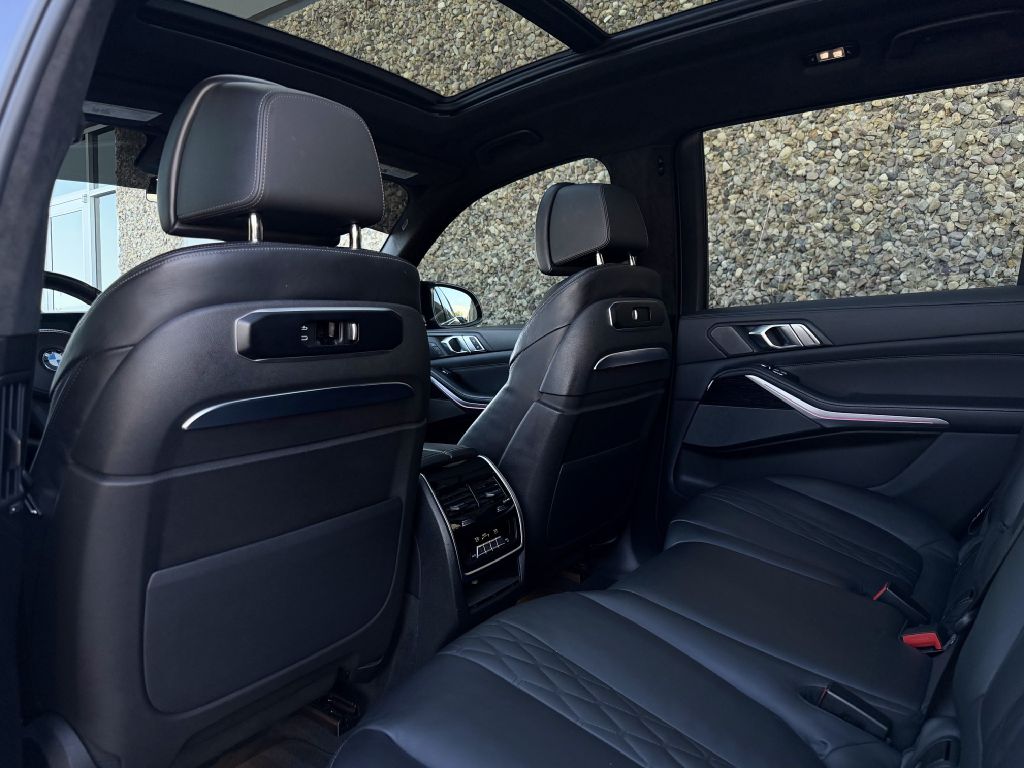 Photo 17 of this BMW X7