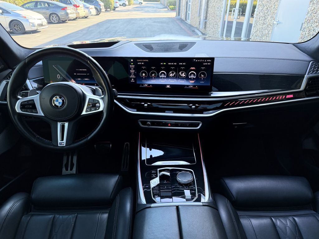 Photo 20 of this BMW X7