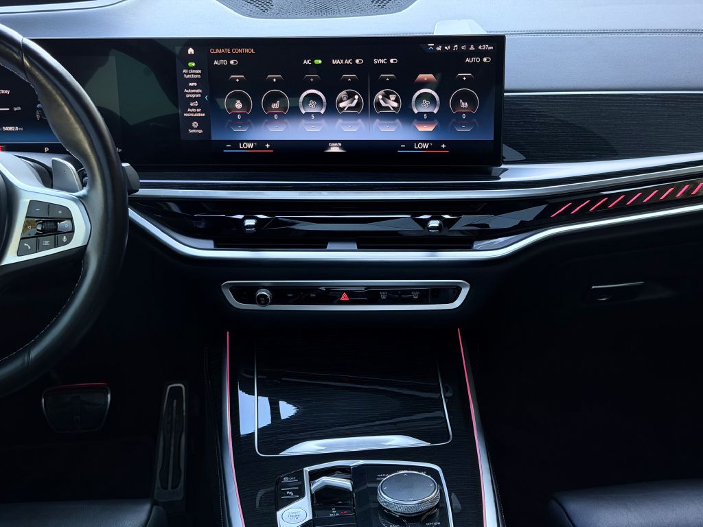 Photo 22 of this BMW X7