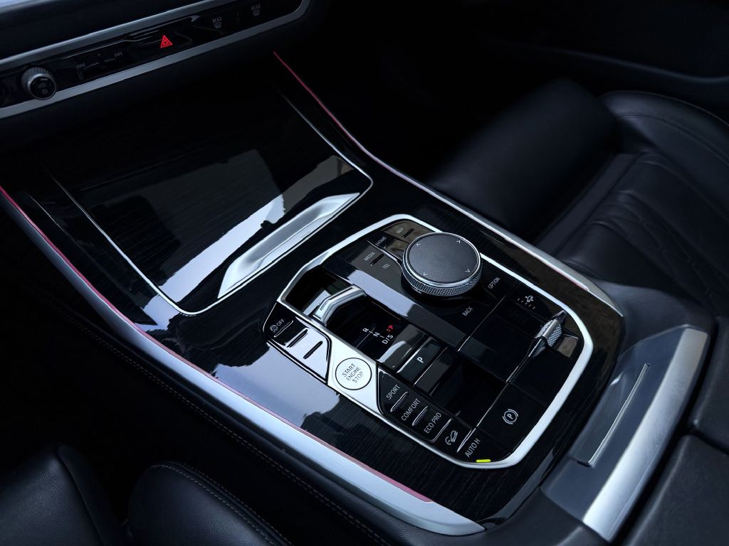 Photo 27 of this BMW X7