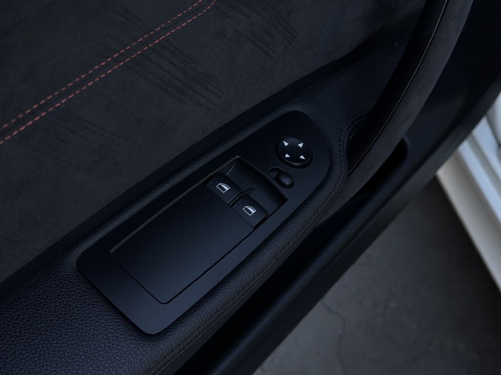 Photo 14 of this BMW 1M