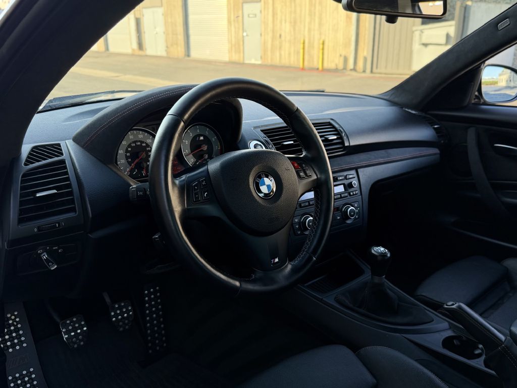 Photo 16 of this BMW 1M