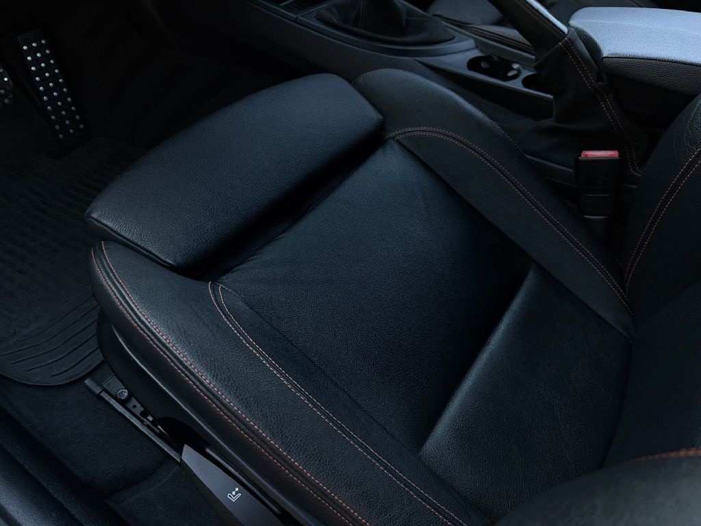 Photo 19 of this BMW 1M