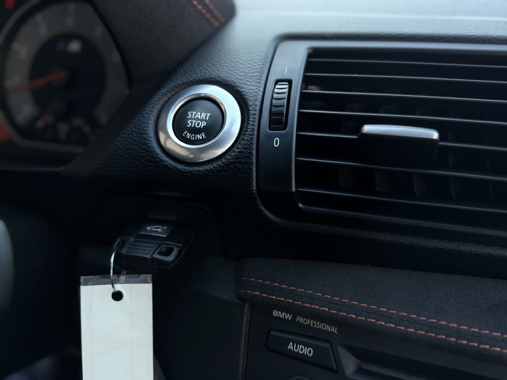 Photo 27 of this BMW 1M