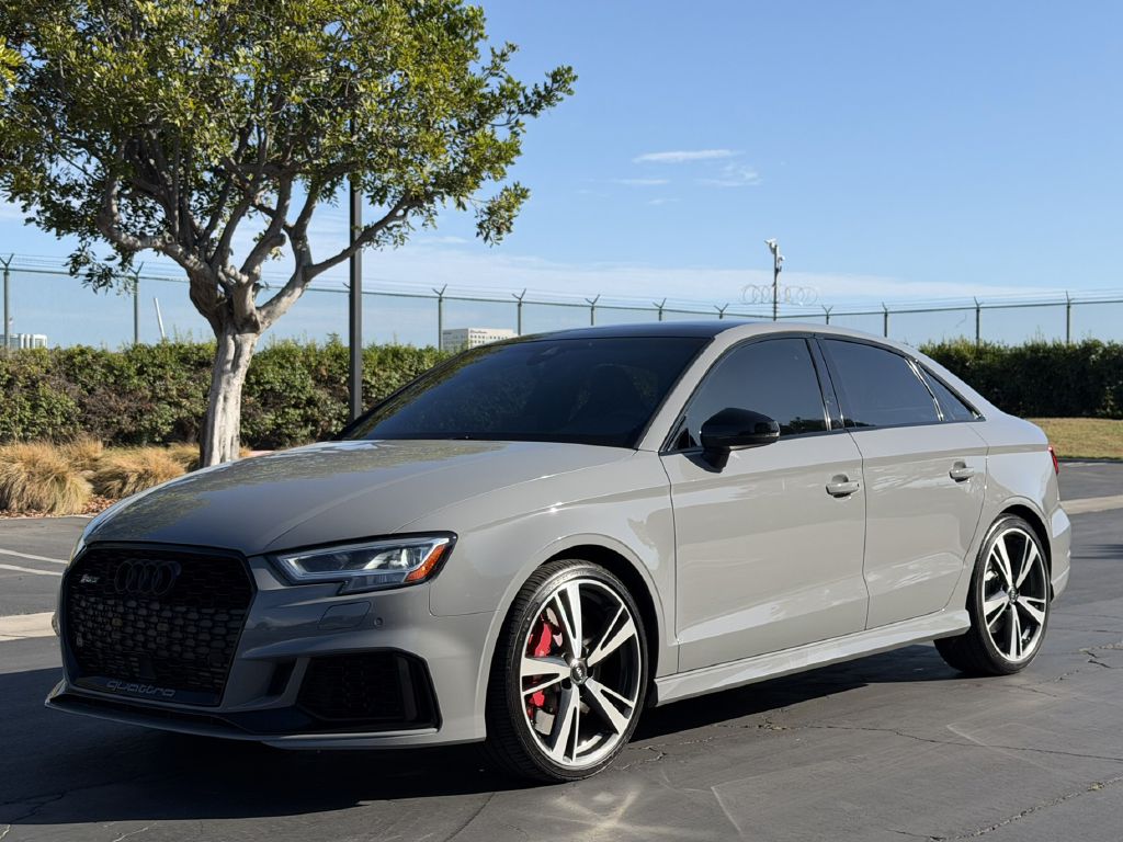 Photo 2 of this AUDI RS3