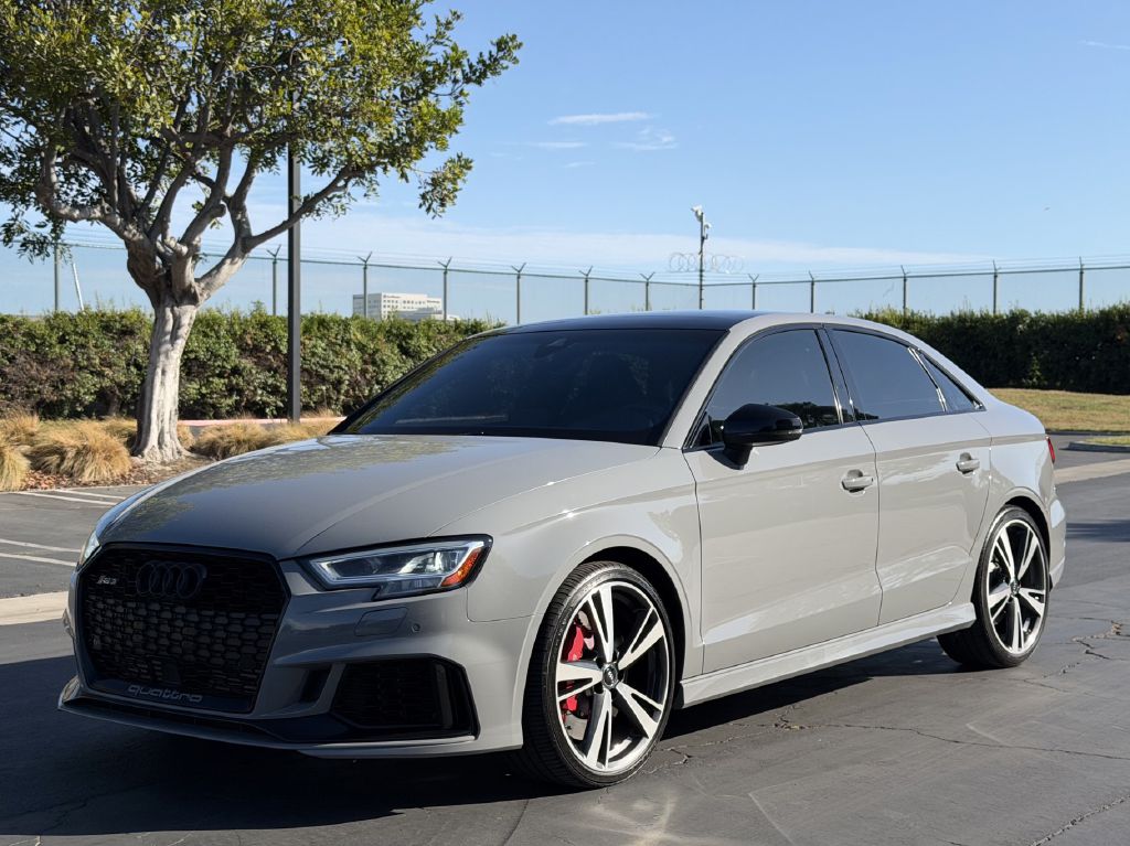 Photo 3 of this AUDI RS3