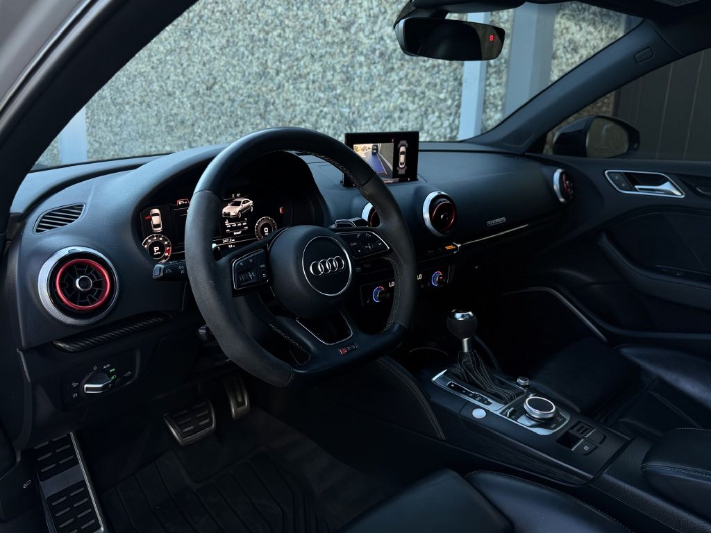 Photo 14 of this AUDI RS3