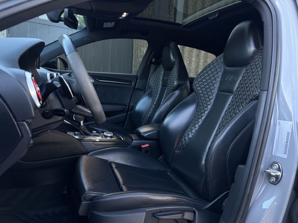 Photo 16 of this AUDI RS3