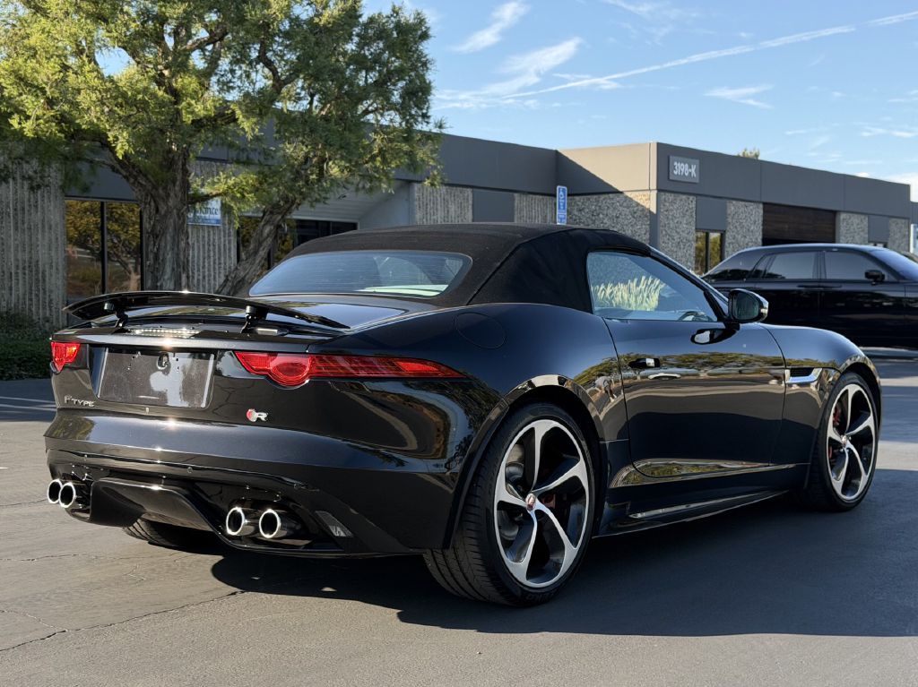 Photo 6 of this JAGUAR F-TYPE