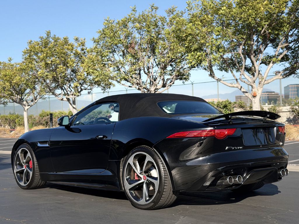 Photo 8 of this JAGUAR F-TYPE