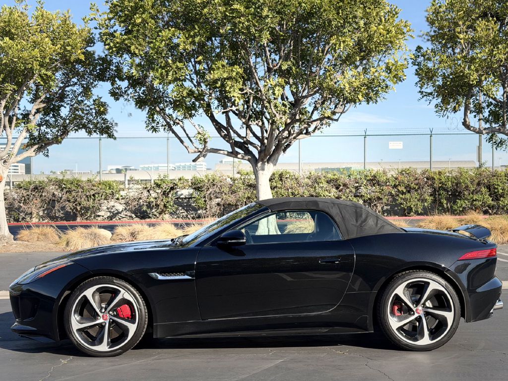 Photo 9 of this JAGUAR F-TYPE