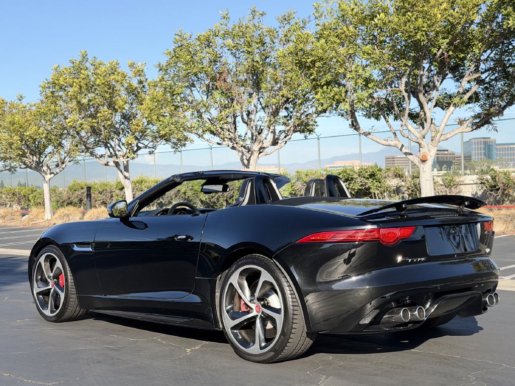 Photo 14 of this JAGUAR F-TYPE