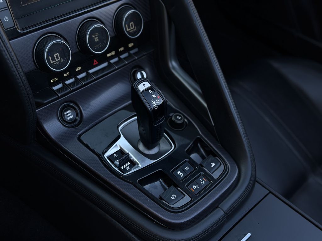 Photo 19 of this JAGUAR F-TYPE