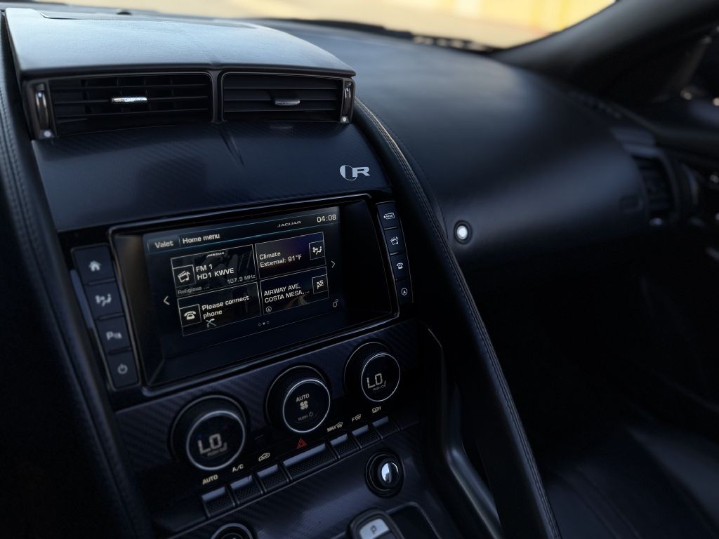 Photo 20 of this JAGUAR F-TYPE