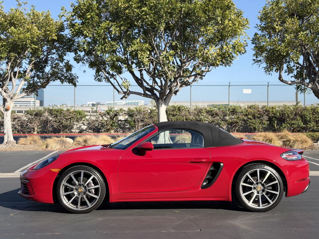 Photo 13 of this PORSCHE BOXSTER