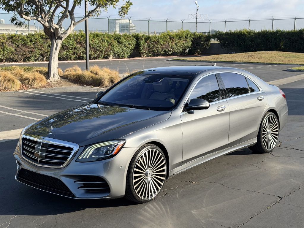 Photo 2 of this MERCEDES-BENZ S-CLASS
