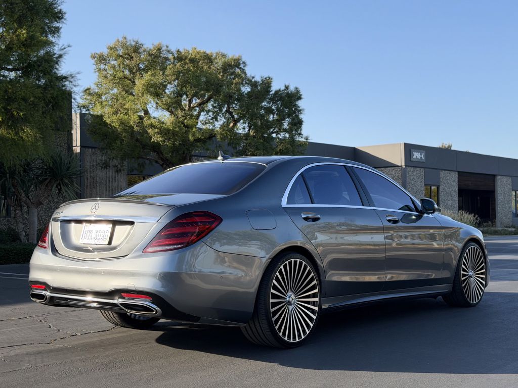 Photo 5 of this MERCEDES-BENZ S-CLASS