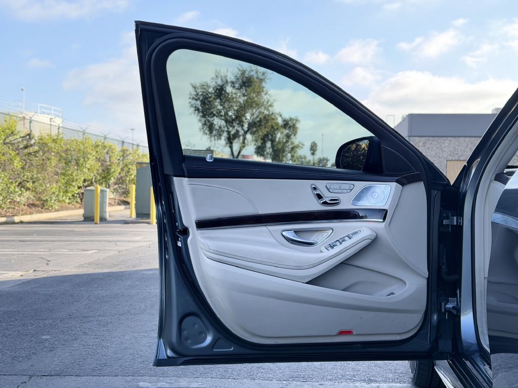 Photo 10 of this MERCEDES-BENZ S-CLASS
