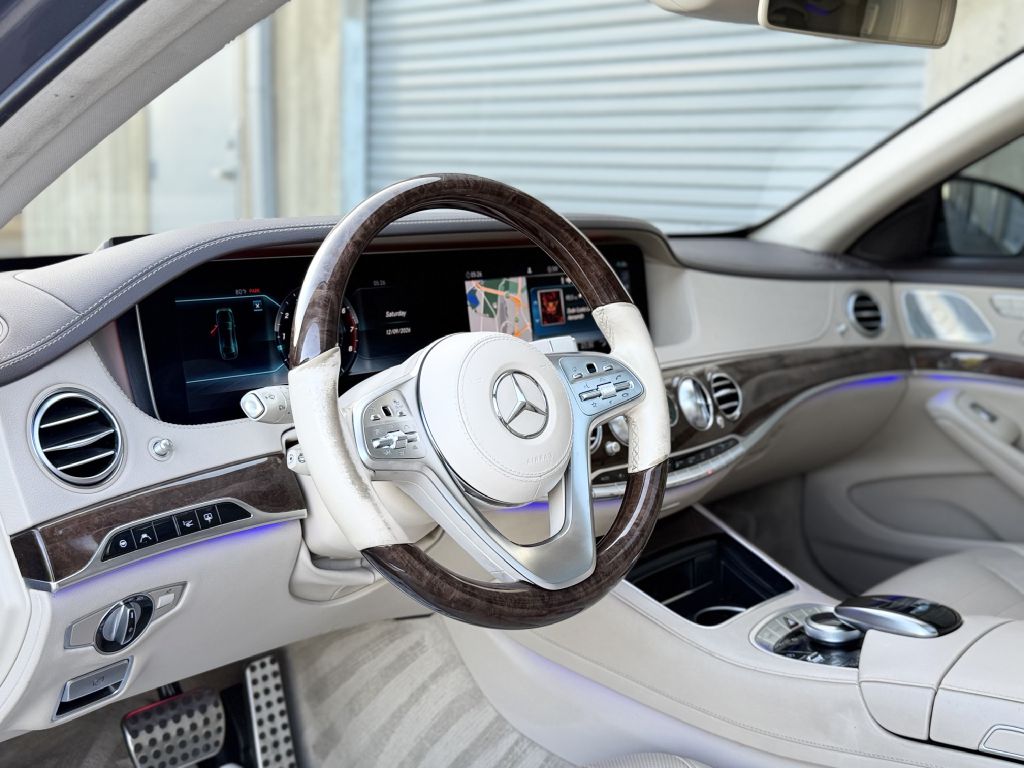 Photo 11 of this MERCEDES-BENZ S-CLASS