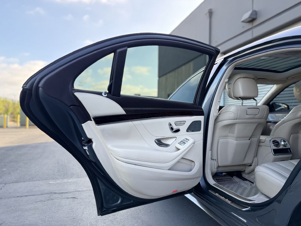 Photo 13 of this MERCEDES-BENZ S-CLASS