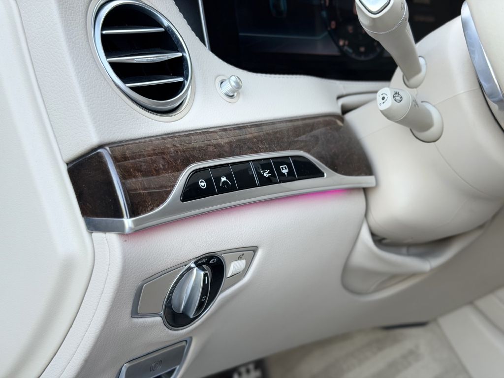 Photo 18 of this MERCEDES-BENZ S-CLASS