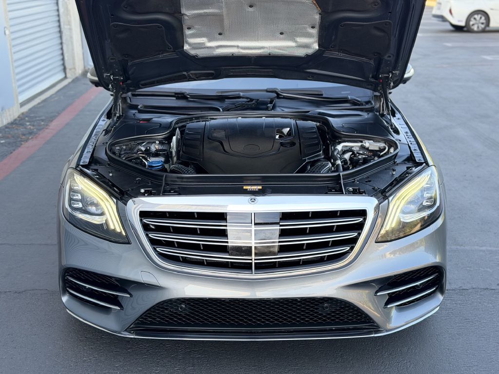 Photo 21 of this MERCEDES-BENZ S-CLASS