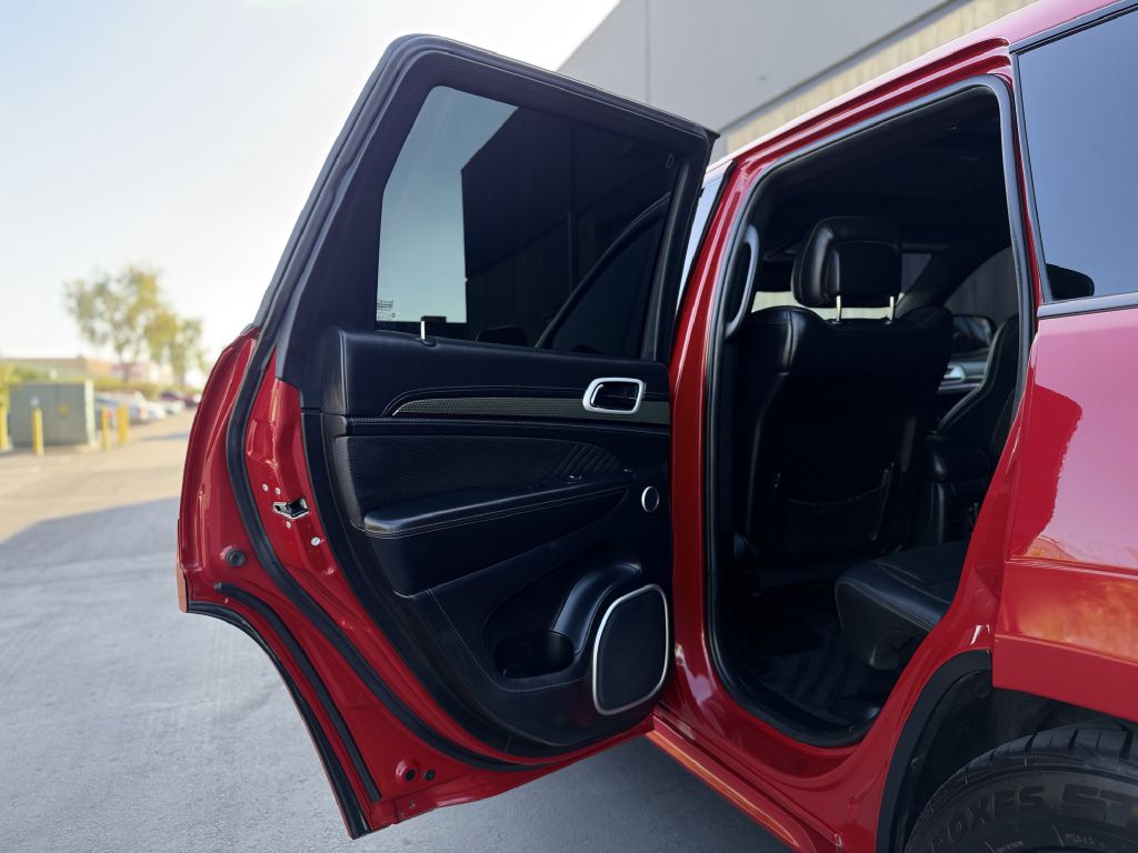 Photo 17 of this JEEP GRAND CHEROKEE