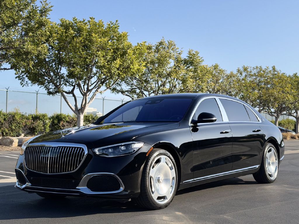 Photo 4 of this MERCEDES-BENZ S-CLASS