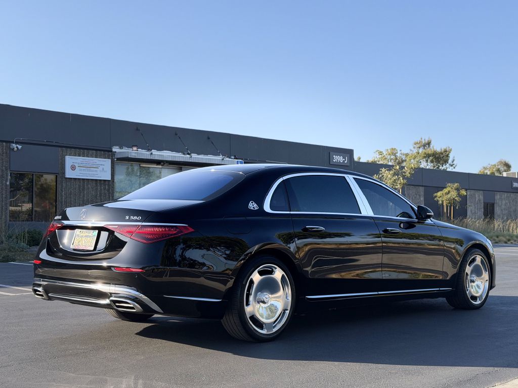 Photo 8 of this MERCEDES-BENZ S-CLASS