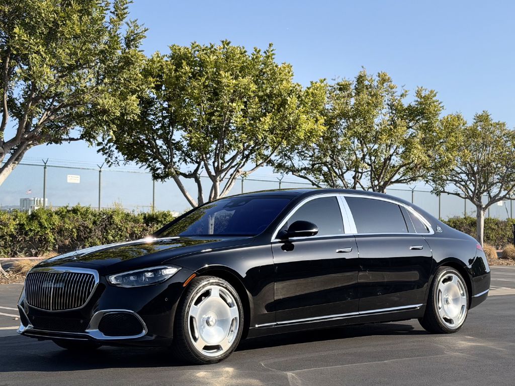 Photo 3 of this MERCEDES-BENZ S-CLASS