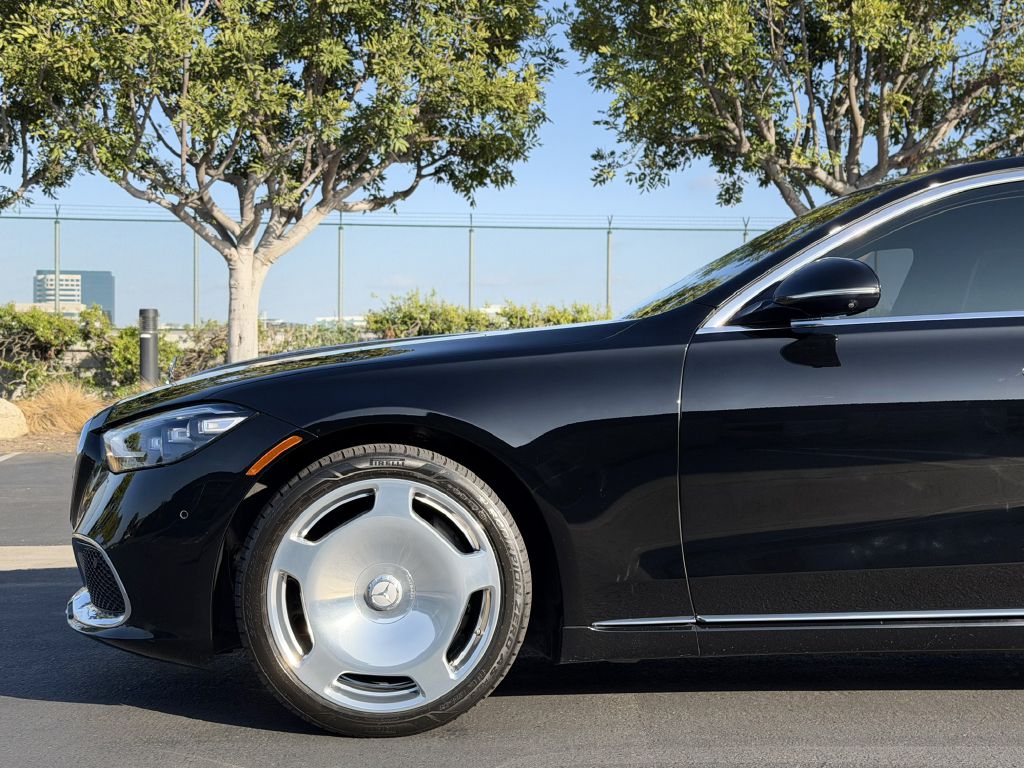 Photo 12 of this MERCEDES-BENZ S-CLASS