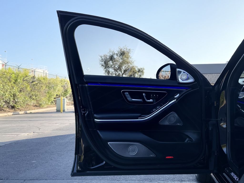 Photo 13 of this MERCEDES-BENZ S-CLASS