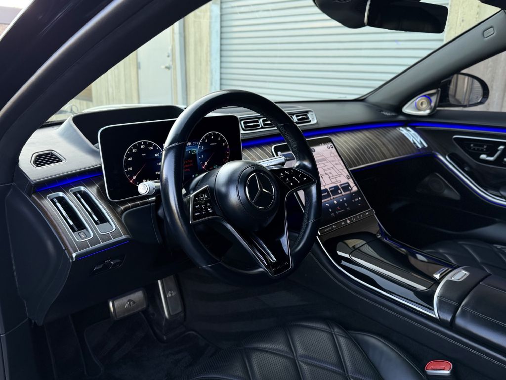 Photo 15 of this MERCEDES-BENZ S-CLASS
