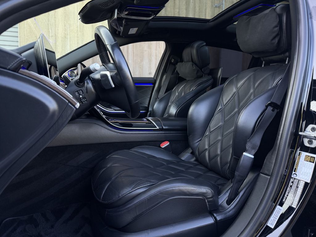 Photo 16 of this MERCEDES-BENZ S-CLASS