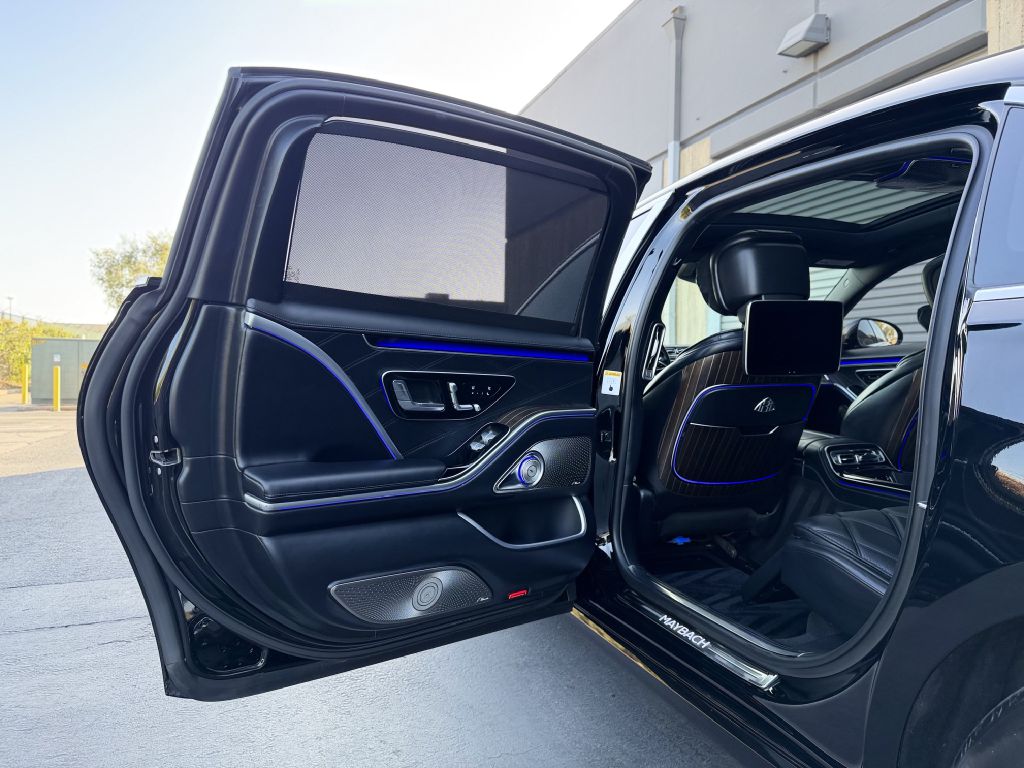 Photo 17 of this MERCEDES-BENZ S-CLASS