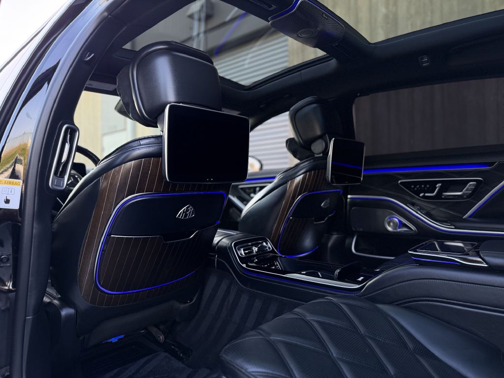 Photo 18 of this MERCEDES-BENZ S-CLASS
