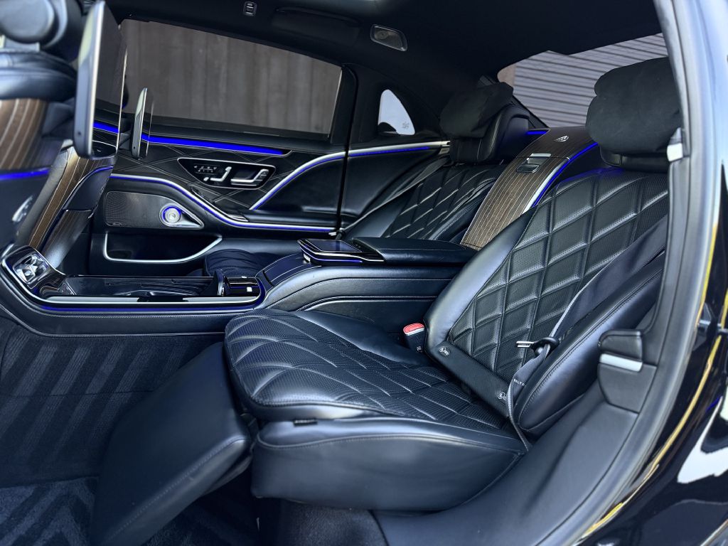 Photo 19 of this MERCEDES-BENZ S-CLASS