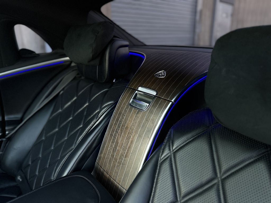 Photo 22 of this MERCEDES-BENZ S-CLASS